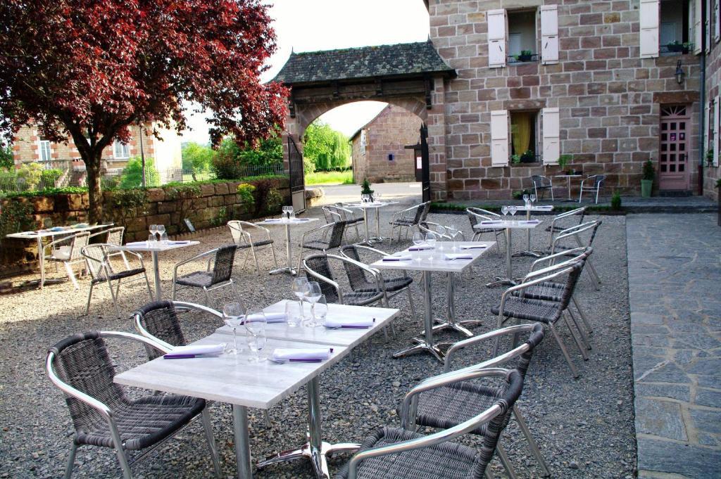 Hotel Restaurant Le St Julien Varetz Esterno foto